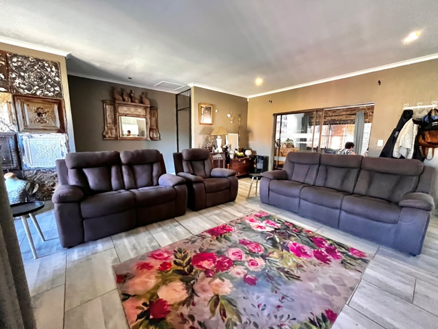 To Let 4 Bedroom Property for Rent in Cashan North West